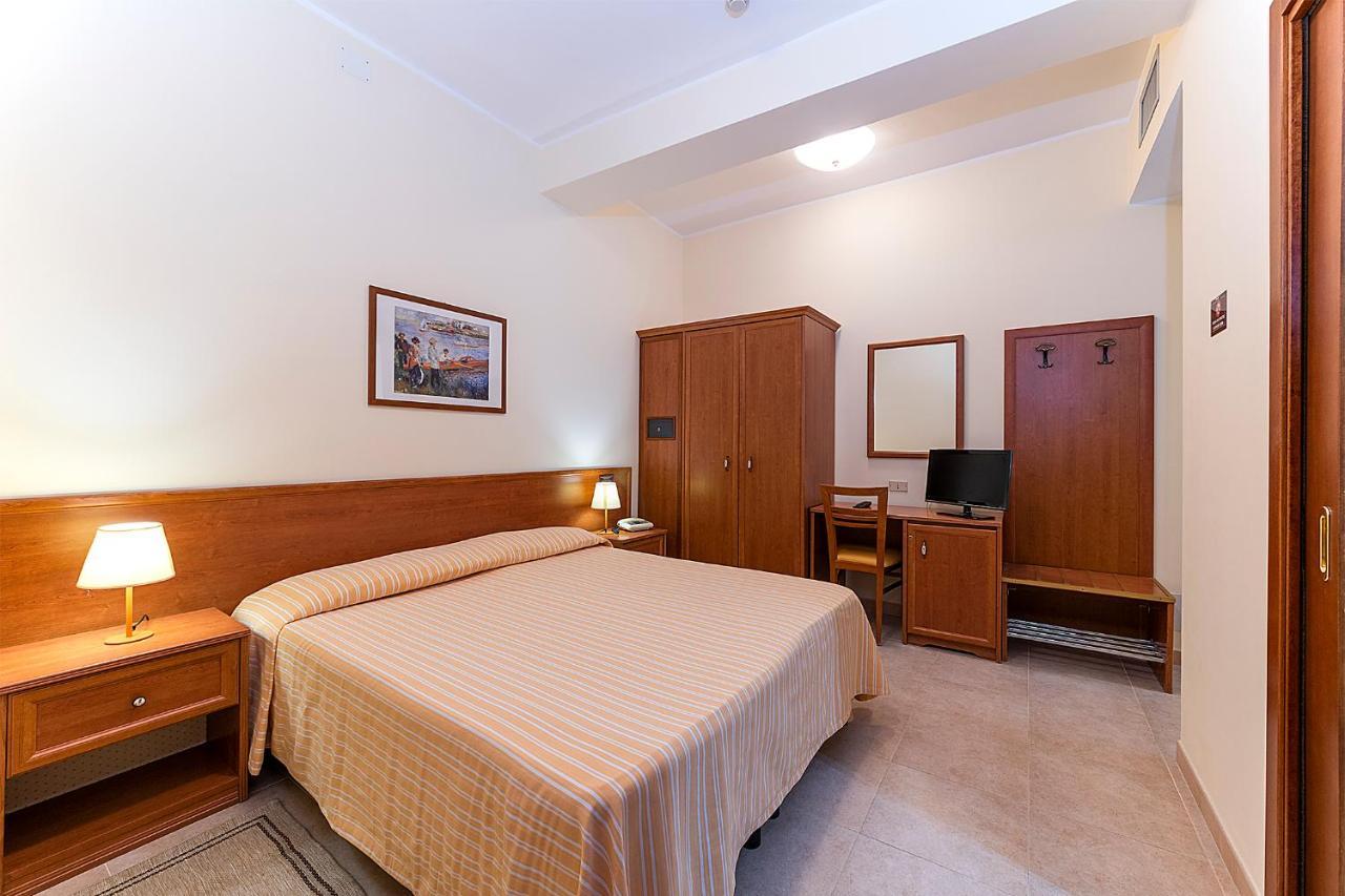 Il Nocchiero City Hotel Soverato Marina Ngoại thất bức ảnh